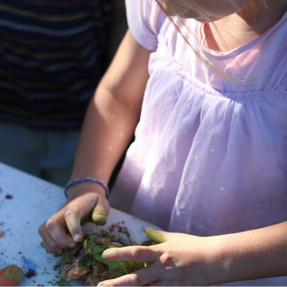 Hands On Learning in Urban Revolution Children&#39;s Workshop.