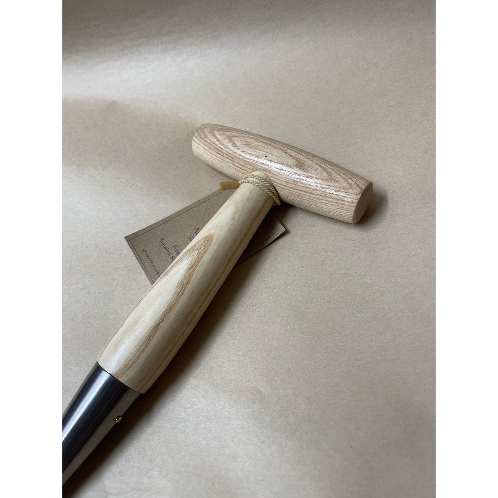 timber handle of dibber