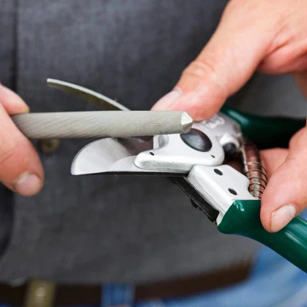 Burgon &amp; Ball Sharpening Tool Secateur Technique